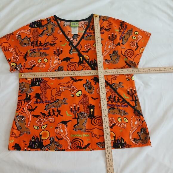 Scooby-Doo Scrub Top Women M Orange Halloween Holiday Medical Uniform Nursing - Picture 10 of 13